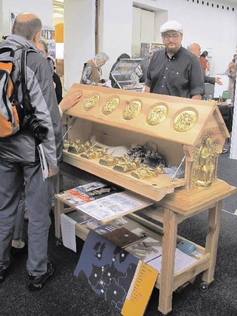 Na veletrhu PAMÁTKY 2012 byl k vidění i haptický model relikviáře sv. Maura z Bečova nad Teplou.