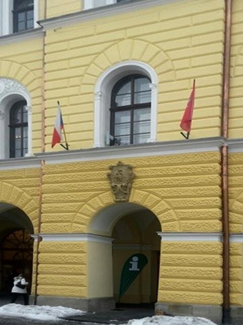 Památkově chráněný objekt na náměstí Míru představuje důležitou součást památkové zóny.
