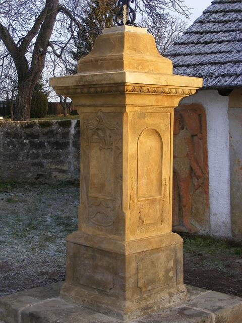 Detail kamenné části po obnově