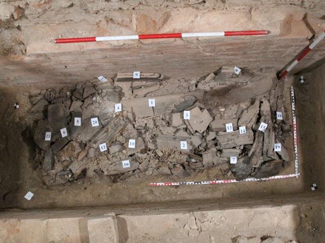 Pohled do otevřeného hrobu Magdaleny z Fictumu