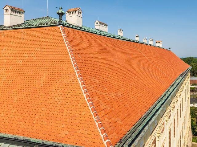 Detailní pohled na nároží střechy