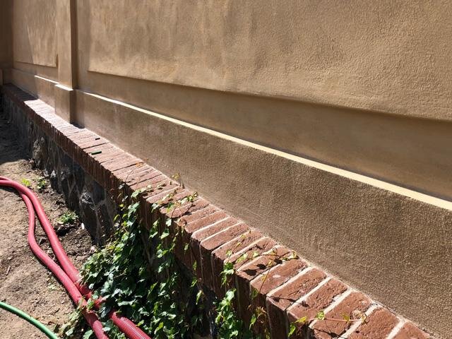Detail soklu obnovené části