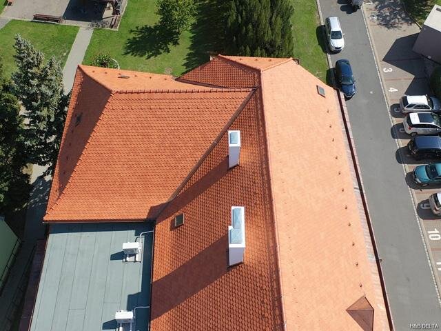 Nové střechy realizovala společnost H & B delta.