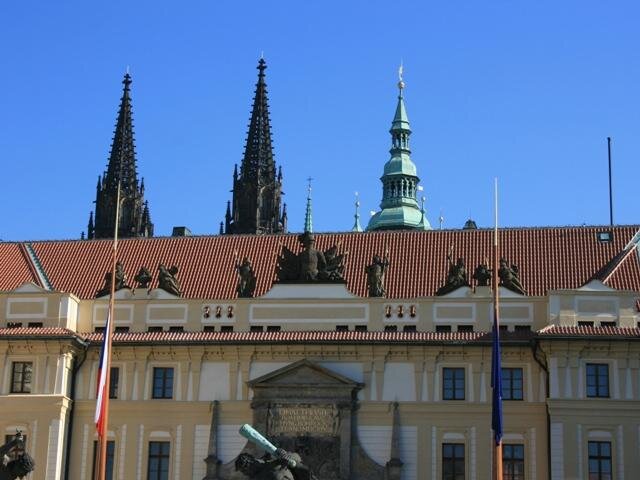 Průčelí Nového paláce s novou střechou