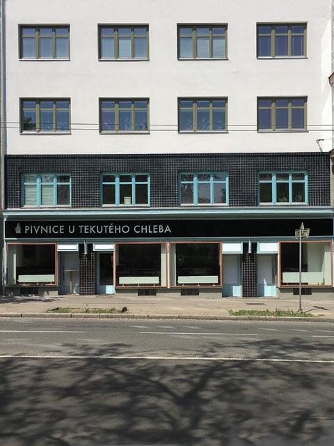 Stavba obnoveného činžovního domu byla financována dobročinnou nadací Valentina Falkensteinera.