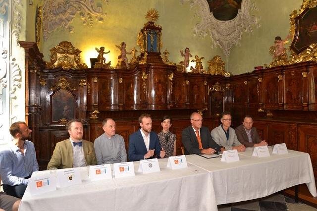 Celkový pohled na restaurovaný barokní mobiliář
