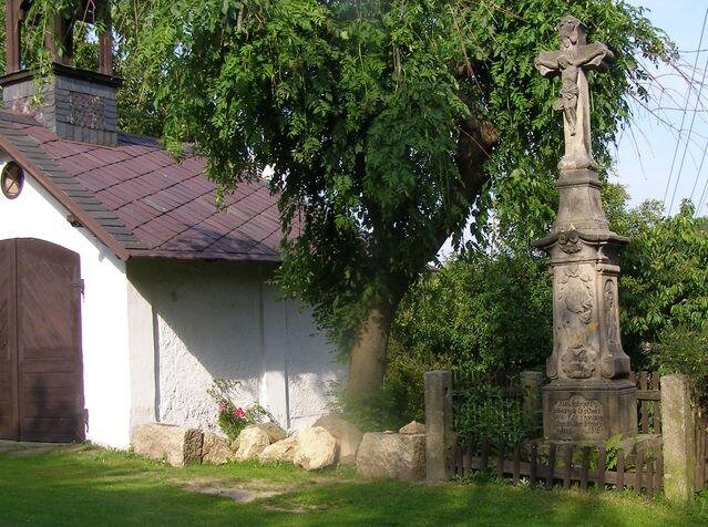 Kříž v Sedlejovicích před obnovou