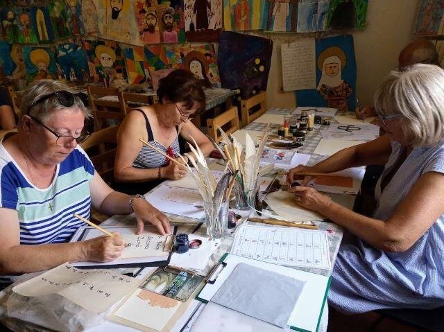 Mezigenerační workshop na zámku Veltrusy – osvojování si písma hlaholice