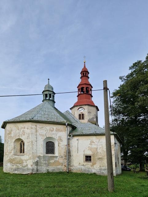 Věž s osazenými hodinami
