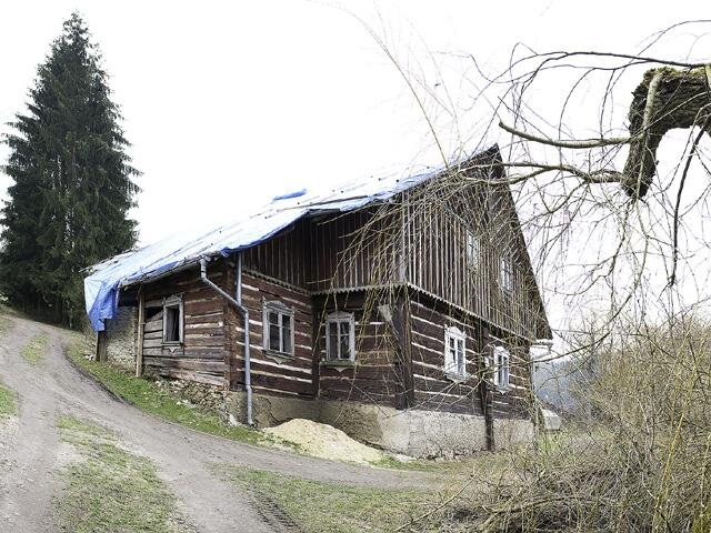 Objekt Beranova hostince v osadě Trávníček těsně před rekonstrukcí