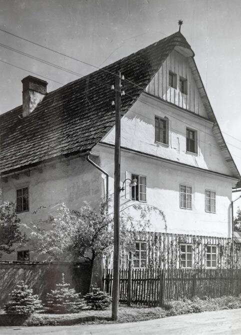Pohled na štít fary v roce 1928