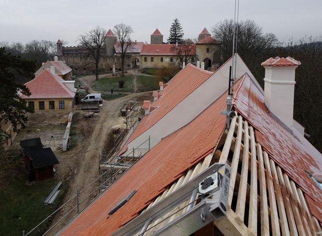 Z průběhu rekonstrukce střech hradu Veveří