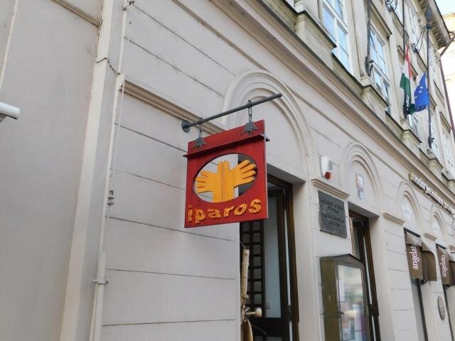 Výstrče na historických budovách mohou mít i soudobý design.