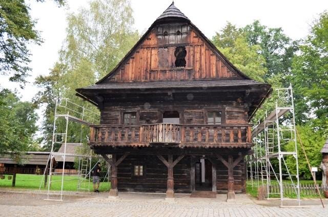 Valašské muzeum v přírodě vyzkoušelo likvidaci dřevokazného hmyzu pomocí termosanace.