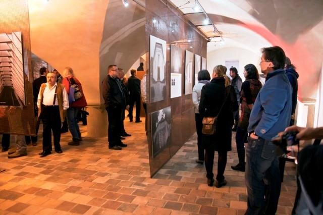 Program prvního konferenčního dne uzavřela vernisáž výstavy kostel365.cz v Galerii Sladovna.
