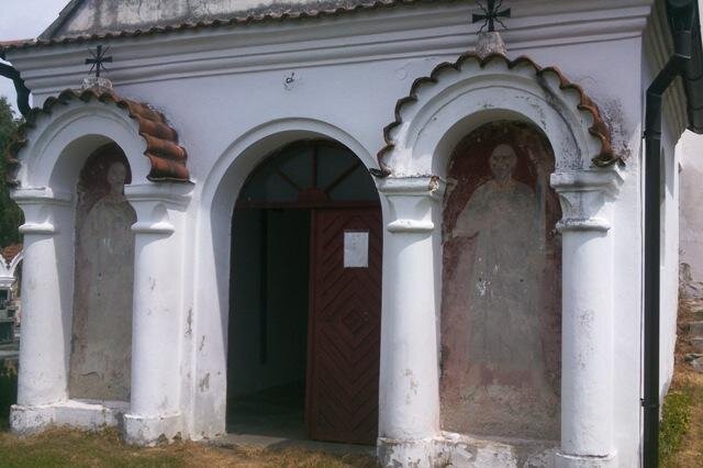Kapličky jsou i na zdech kostela. | Foto: Helena Pašková | Licence: Všechna práva vyhrazena