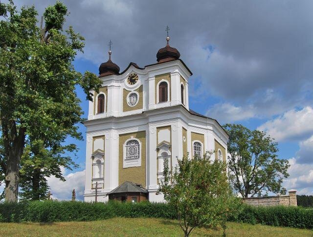 Netradiční spojení dvou cembal uslyšíte v kostele sv. Prokopa v Bězděkově nad Metují.