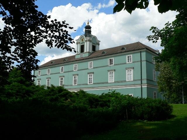 Na zámek v Dačicích se vrátili papoušci.