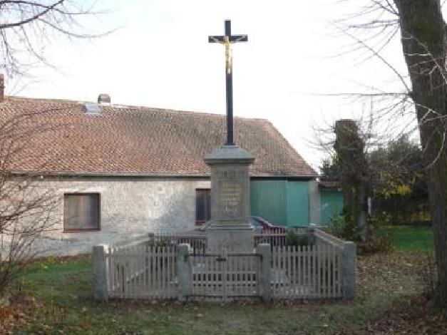 Dobrkov, kříž s Kristem po restaurování