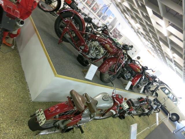 Uvnitř pavilonu najdou zájemci historické motocykly.