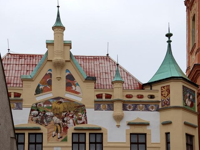 Autor maleb Václav Malý žil v letech 1874–1935 a v období let 1900–1906 studoval na pražské Akademii v ateliérech Václava Brožíka a Hanuše Schwaigera.