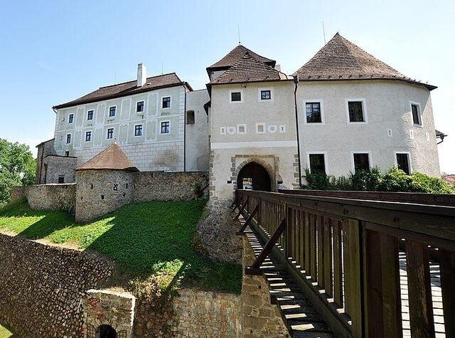 Expozici o poznávání historické kulturní krajiny Novohradska najdeme ve výstavní síni hradu Nové Hrady.