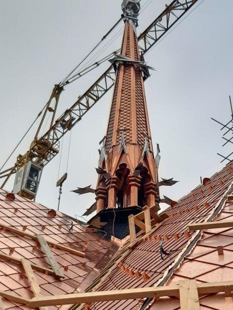 Osazení sanktusníku na střechu kostela