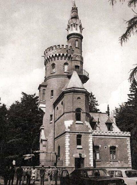 Dobový snímek s rozhlednou z roku 1970