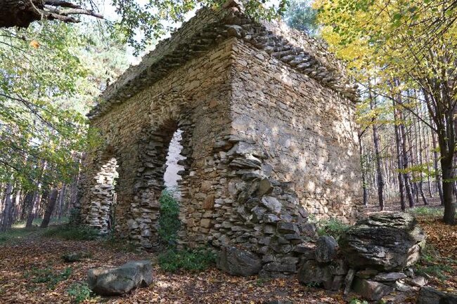Altán Vápenice svým estetickým zpracováním odkazuje na tvorbu významného dvorního architekta Josefa Kornhäusela.