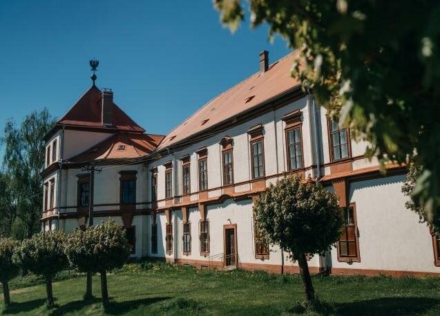 V kategorii Stavební obnova chráněné stavby byla oceněna Markéta Slaninová za opravu střechy zámku v Hořiněvsi. 