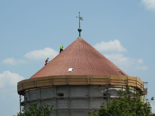 Rekonstrukce střechy kladla na pokrývače značné nároky.