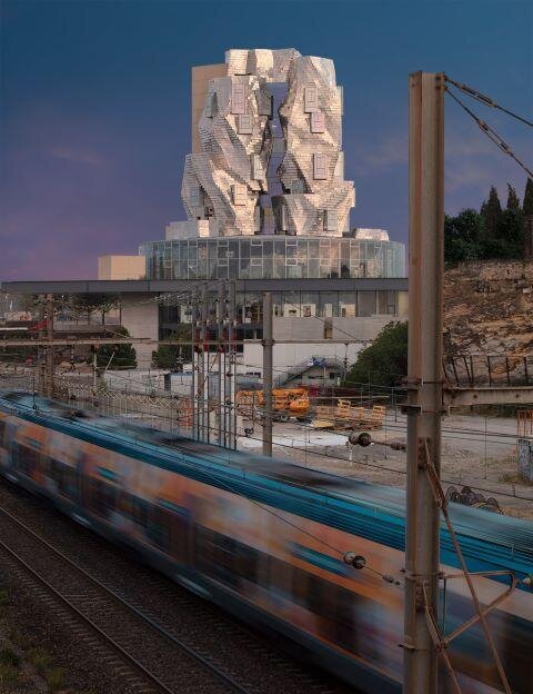 Realizace Franka Gehryho ve městě Arles ve Francii