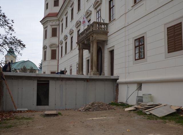 Nová rampa, v níž je ukrytý původní raně barokní most.