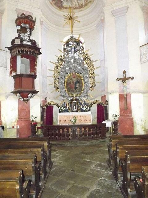 Interiér kostela Nejsvětější Trojice