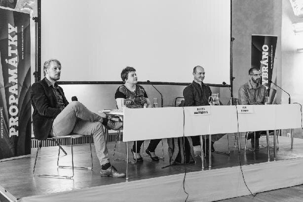 Diskuze na téma Jak propojovat svět památek a médií? se zúčastnili Judita Matyášová, Jan Bumba a Filip Černý, moderátorem se stal Jan Štifter.
