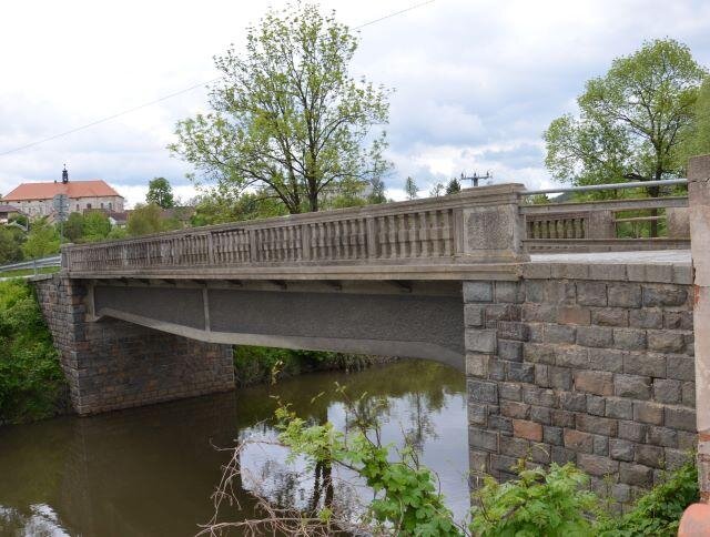 Silniční most ve Štěnovicích