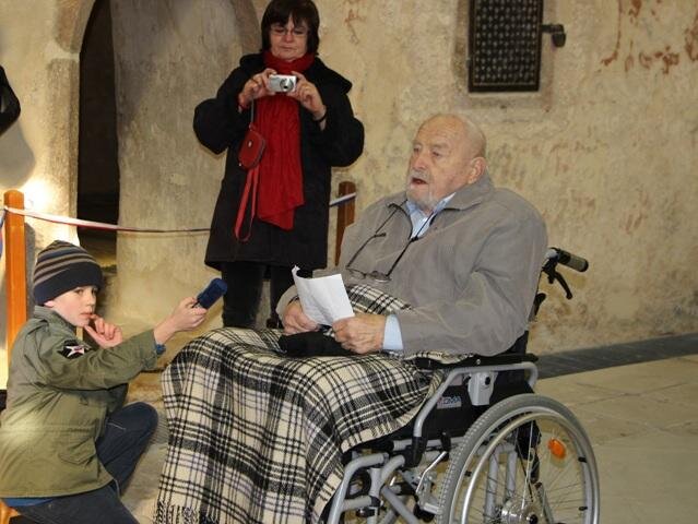 Olbram Zoubek vytvořil sochu pro pátera Josefa Toufara jako hold a projevení úcty statečnému člověku, který se nesklonil před totalitním režimem.