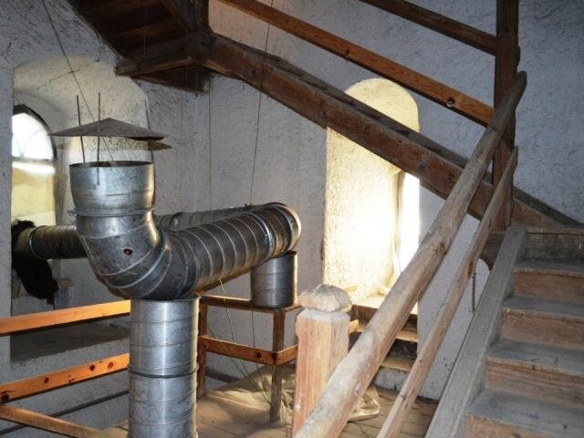 Horkovzdušnou sanací byla ošetřena i jednotlivá patra věže.
