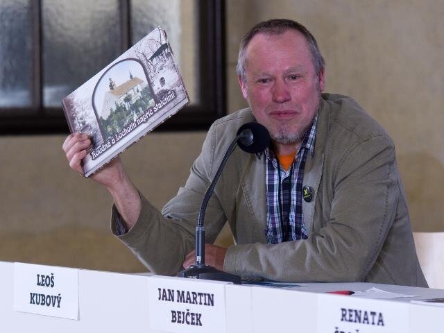 Leoš Kubový z Centra neziskových organizací v Plzni zaujal neobvyklým způsobem získávání peněz na obnovu varhan – prodejem druhotných surovin do sběru.