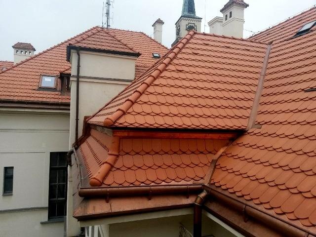 Použití bobrovek společnosti Tondach je vhodné i pro členité části střech.