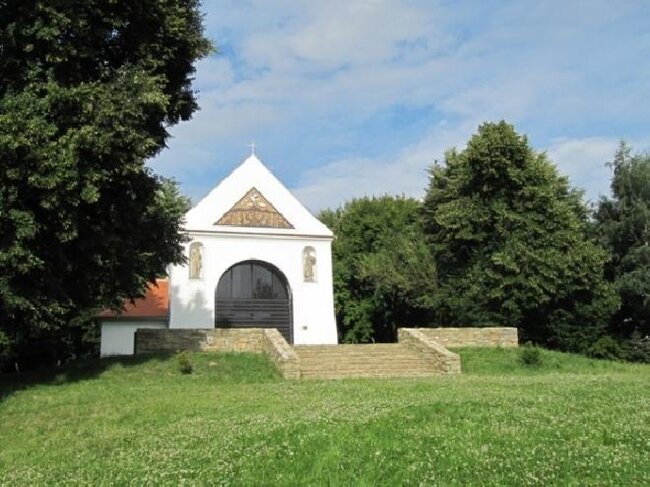 Barokní kaple sv. Rocha je dominantou celého parku Rochus a významným poutním místem.