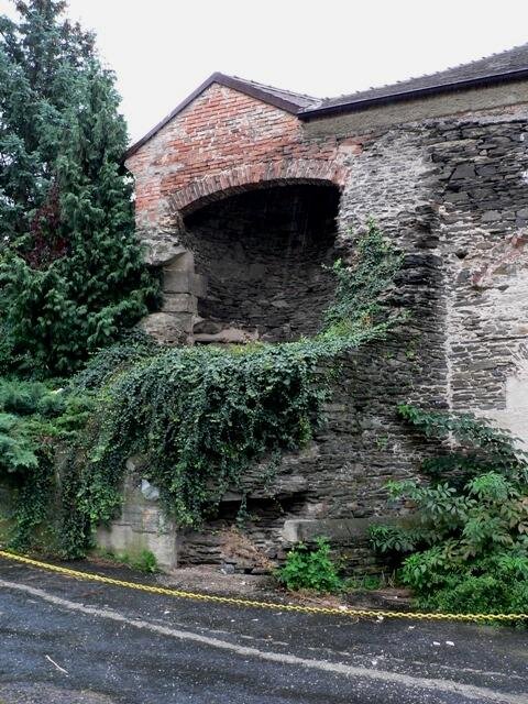 Pozůstatkem kolínského hradu je pouze fragment vstupní brány a pozůstatek bašty v areálu bývalého pivovaru.