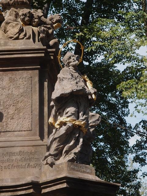 Plastiku nechal během let 1719–1720 zhotovit panský hejtman Karl Christian Platz z Ehrenthalu.