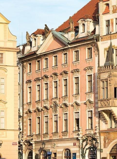 Průčelí hlavní budovy budoucího hotelu - paláce U Sixtů