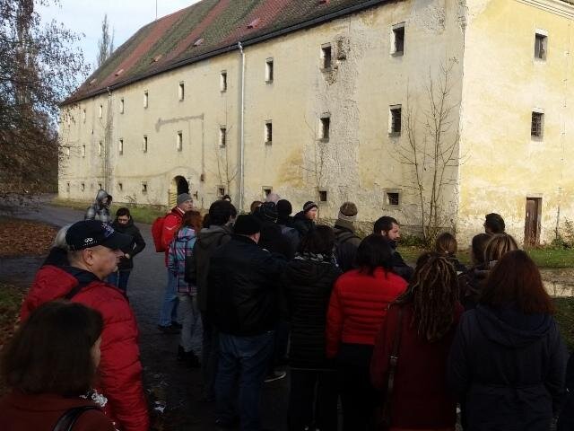 První sýpkou, kterou účastníci navštívili v rámci exkurze, byl objekt nedaleko Panského dvora v Telči. 