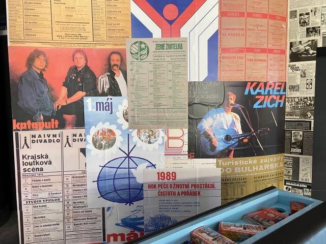 Dobové plakáty na kulturu a trávení volného času – Spartakiáda 1980, koncert Karla Zicha nebo kapely Katapult, Městská divadla pražská a další