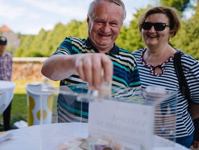 Na dobrovolném vstupném se při letošním festivalu Za poklady Broumovska podařilo vybrat téměř 160 tisíc korun.