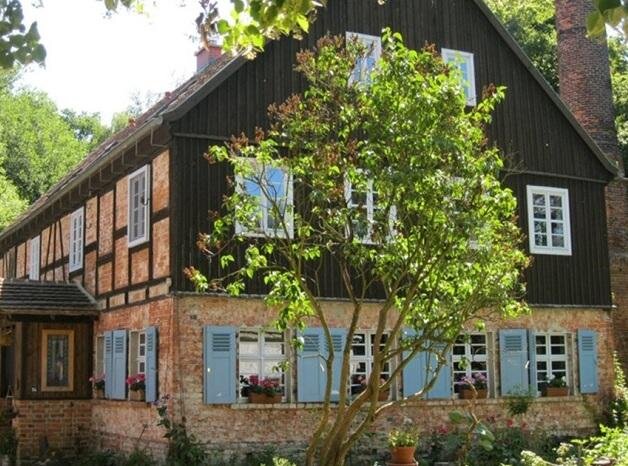 Ve vodním mlýně v německé obci Noßdorf z roku 1624 se vnitřní zateplení provádělo v podsklepení, druhém poschodí a půdní vestavbě. Stavba slouží jako muzeum i obytný dům. 