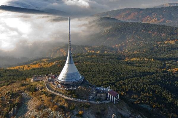 Vysílač Ještěd patří mezi národní kulturní památky.