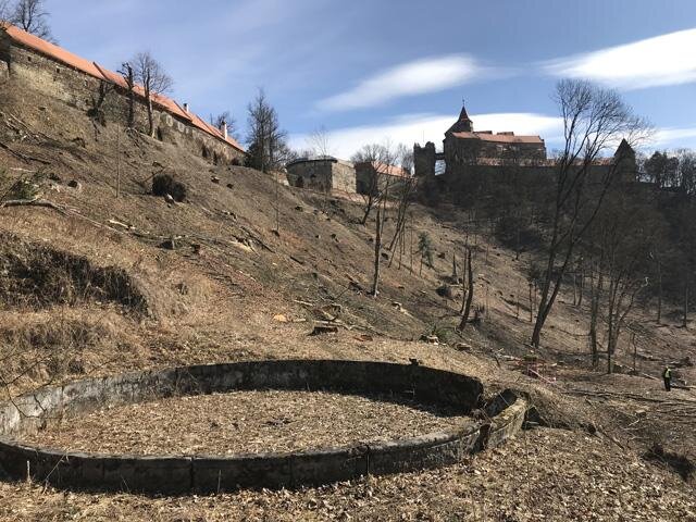 Pohled na kaskády během obnovy